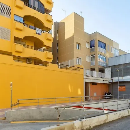Piso Reformado Cerca De La Playa Y El Supermercado *
